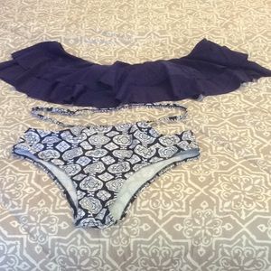 Bikini with ruffle top.